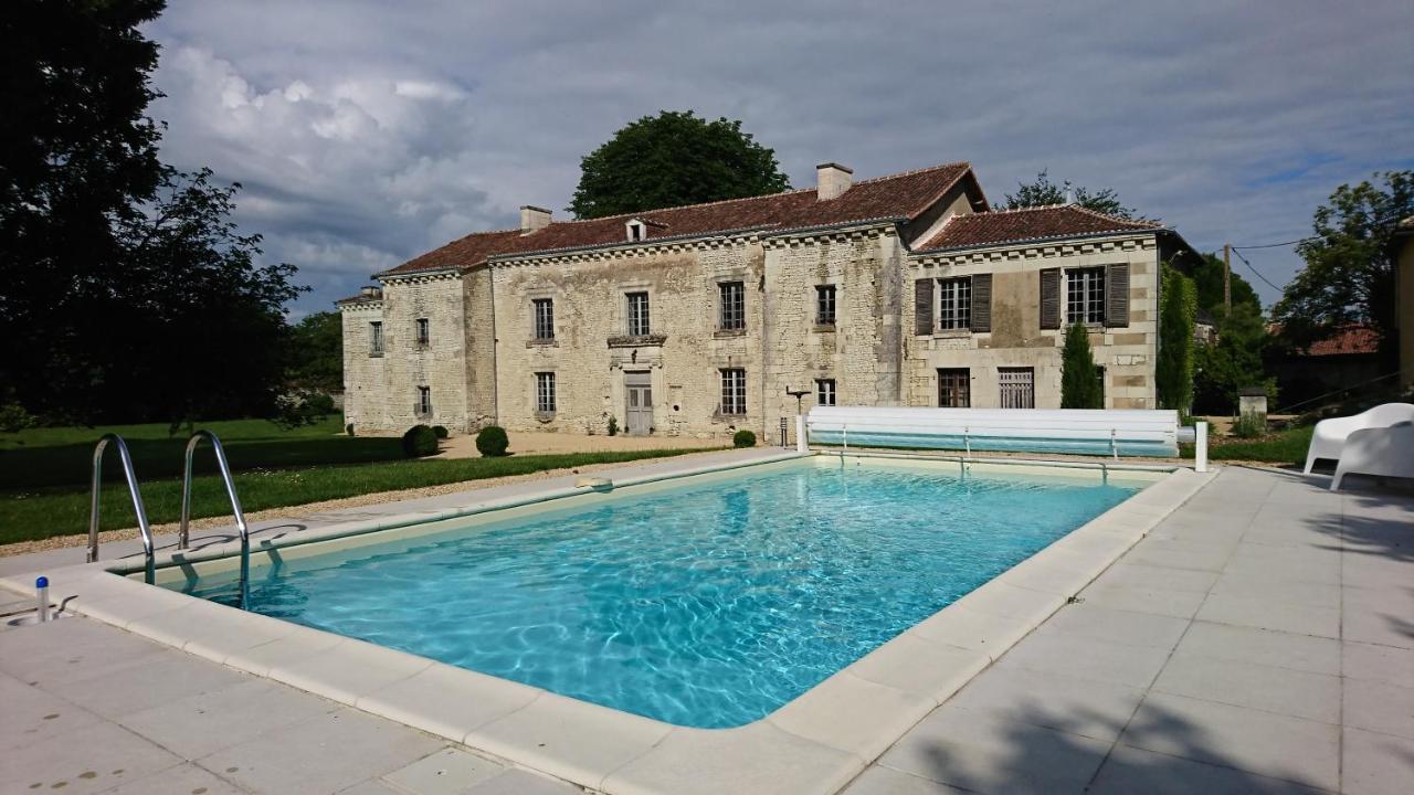 Domaine De Bourgville Monts-sur-Guesnes Экстерьер фото